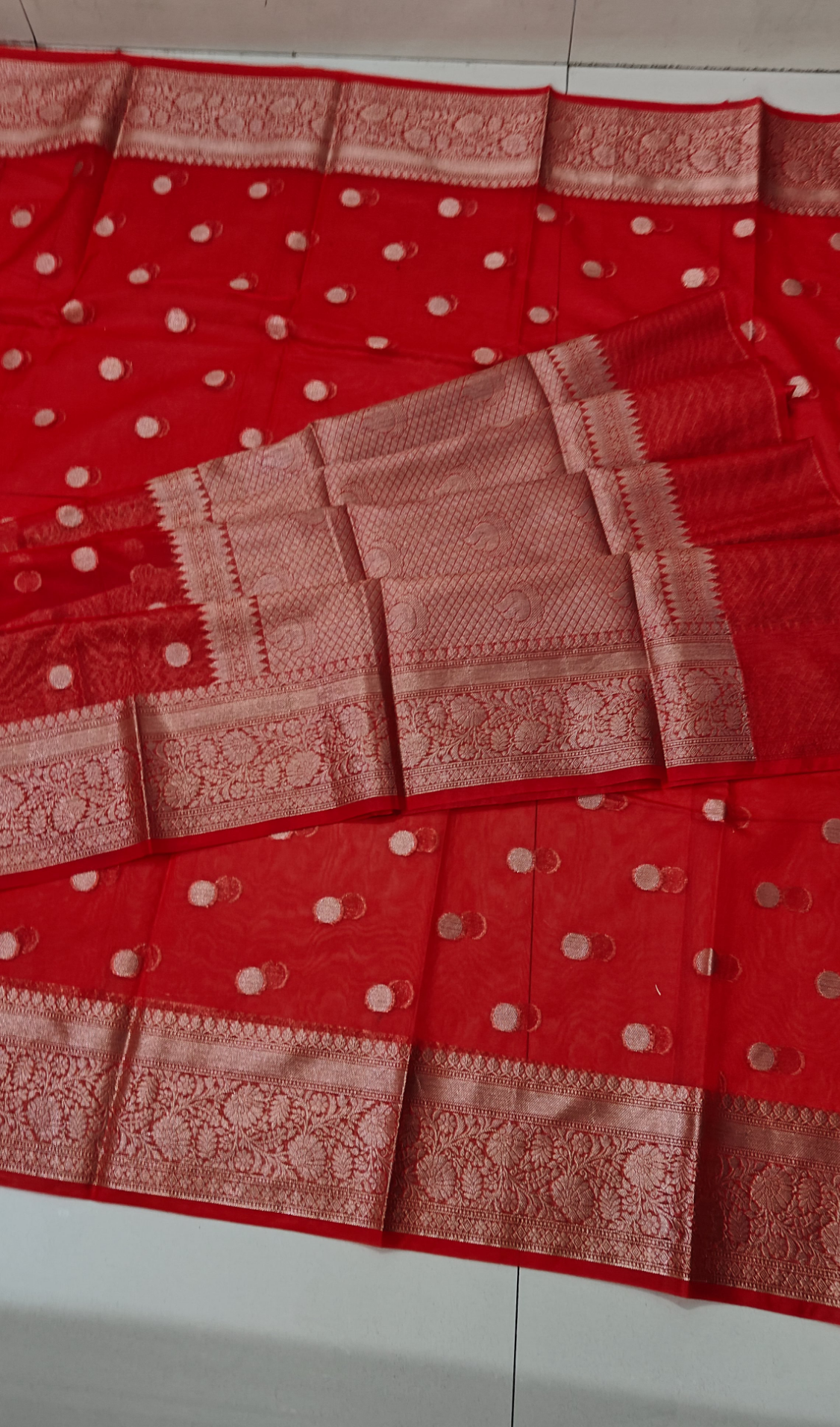 RED SEMI KORA ORGANZA SILVER ZARI BUTTA SAREE