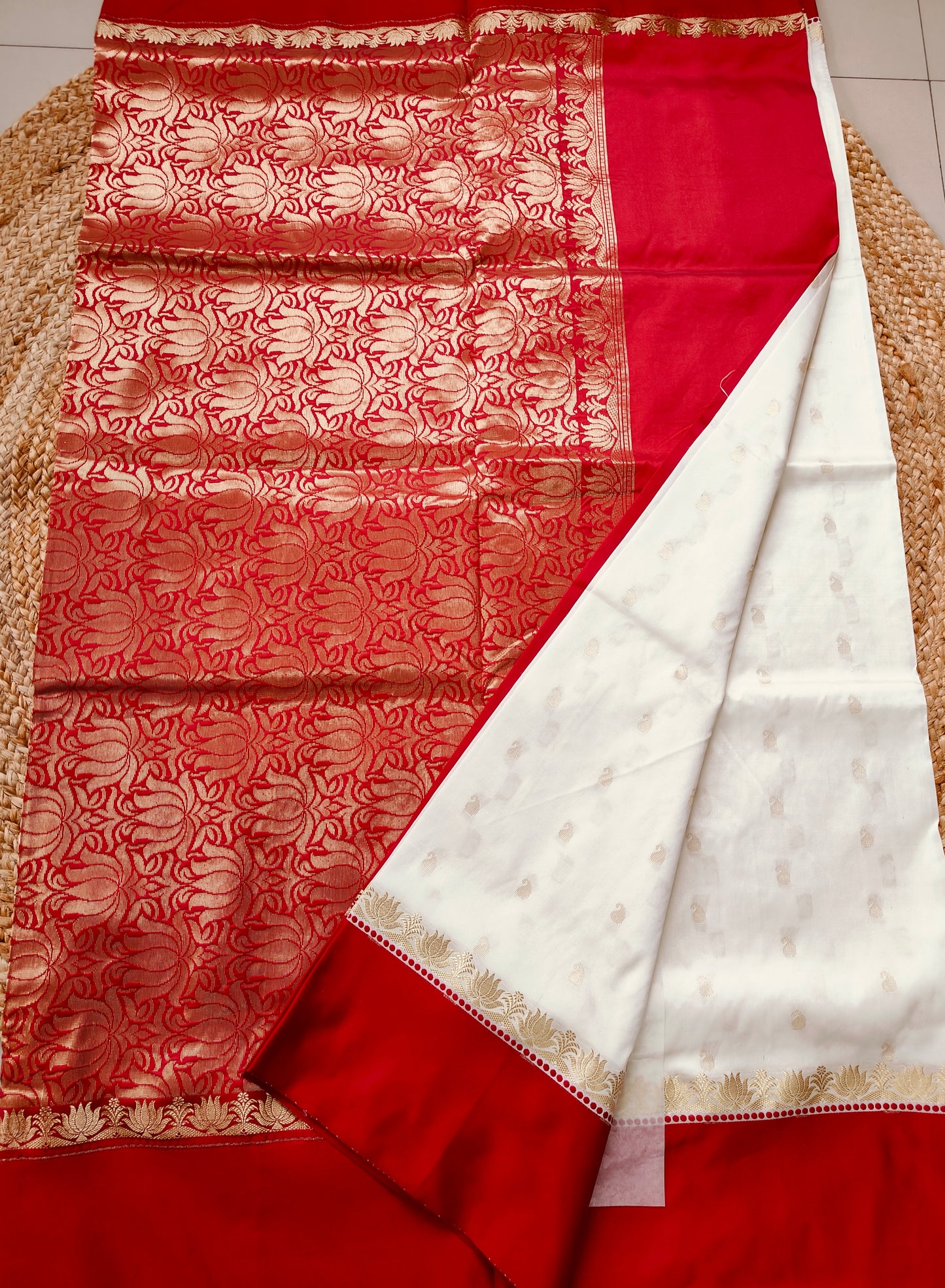 OFF WHITE SOFT SILK SAREE WITH GOLD ZARI