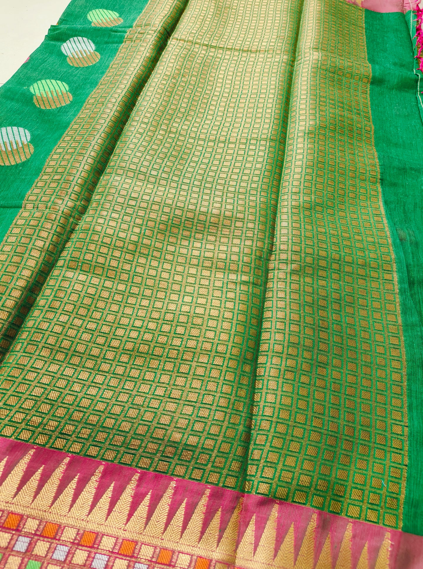 GREEN SOFT  SILK SAREE WITH ROUND BUTTA